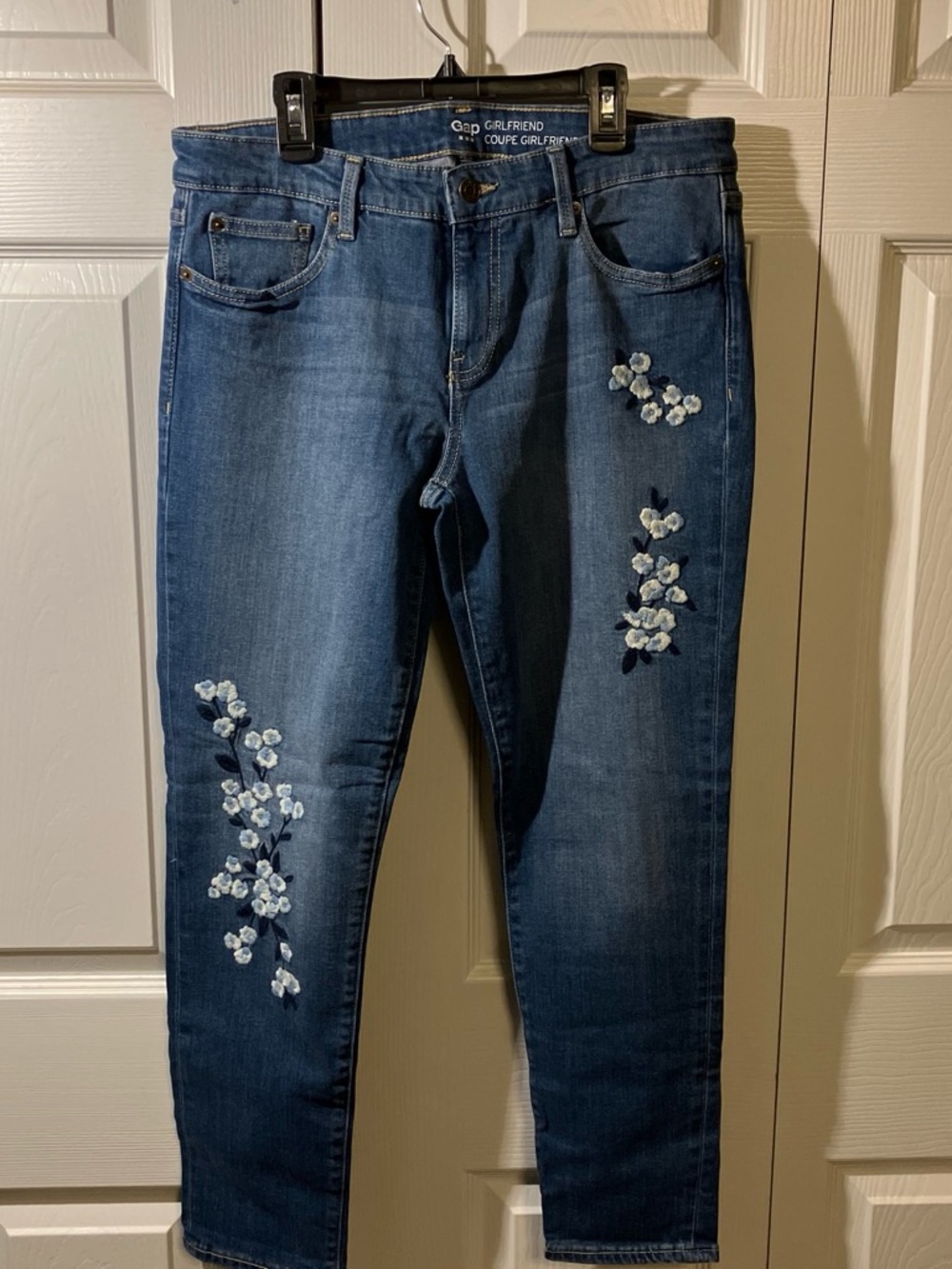 Girlfriend Floral Embroidered Blue capri Jeans